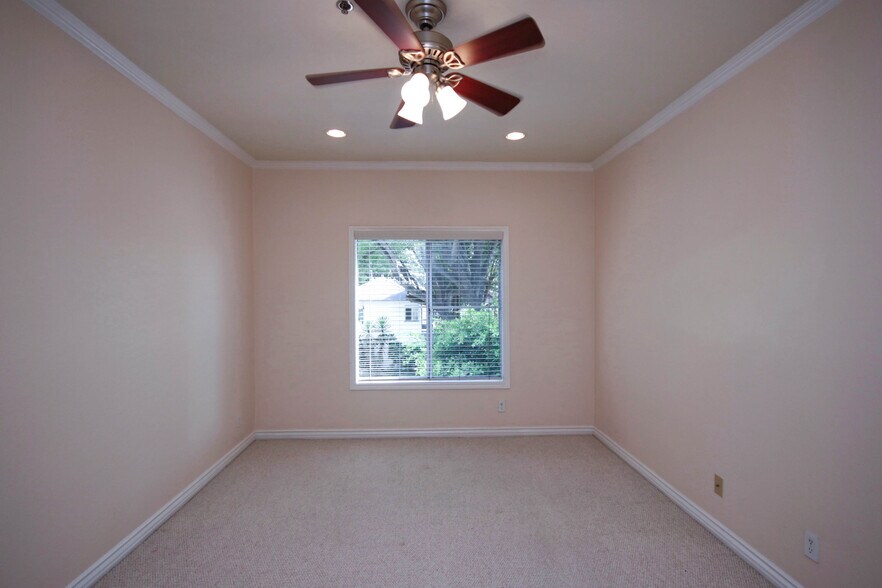 Building Photo - 300 N El Molino Ave