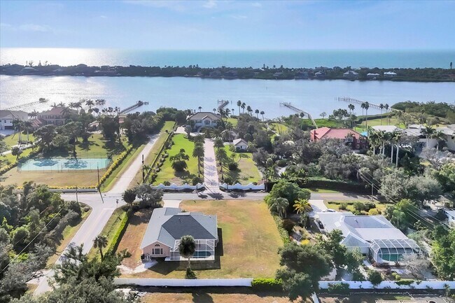 Building Photo - Annual Pool Home for Rent in Englewood