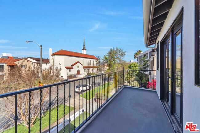 Building Photo - 1022 Masselin Ave