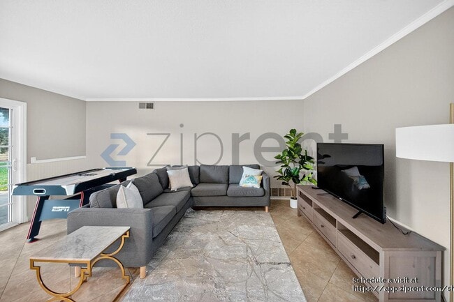 Building Photo - 353 S Heatherstone St