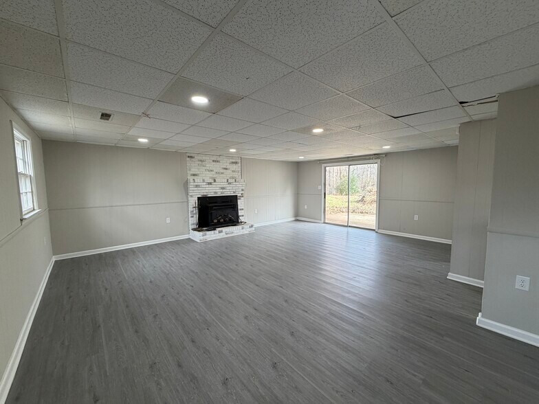 Building Photo - 308 Donna Ave