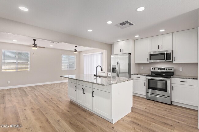 Building Photo - 1747 S Windsor