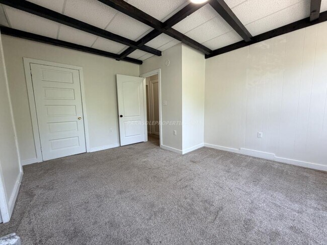 Building Photo - 919 Clay Ave