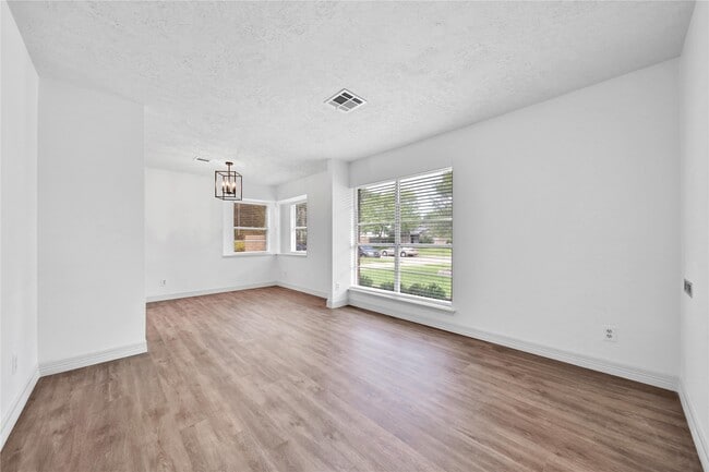 Building Photo - 9411 Roos Rd