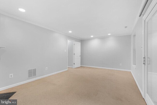 Building Photo - 46613 Silhouette Square