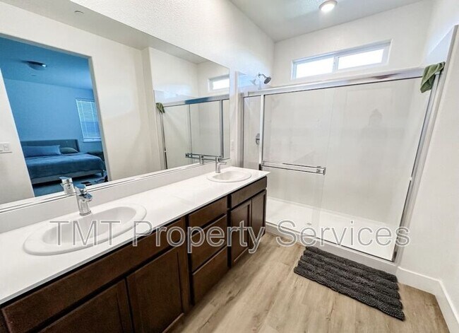 Building Photo - 1060 Lyonia Cir