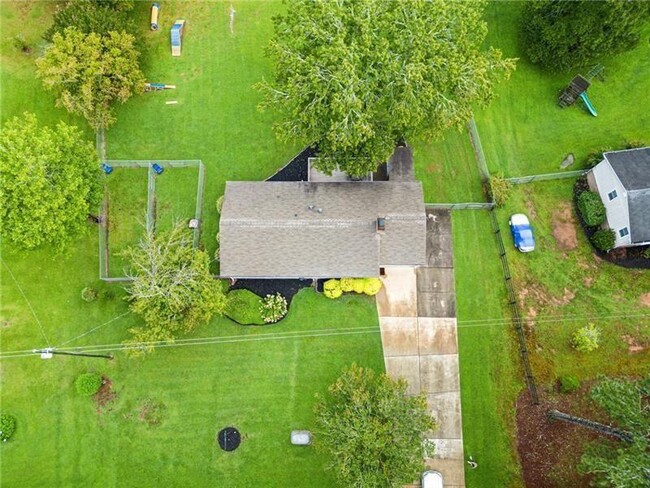 Building Photo - 3020 Land Rd