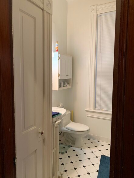 Building Photo - 3230 Bishop St