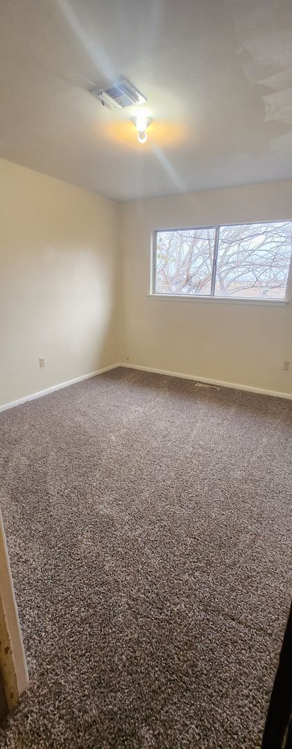 Building Photo - close to Goodyear... New Carpet! More phot...