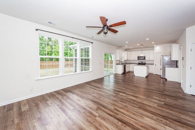 Building Photo - 3 Bedroom, 2.5 Bathroom Home in Hunters Bend - Ladson