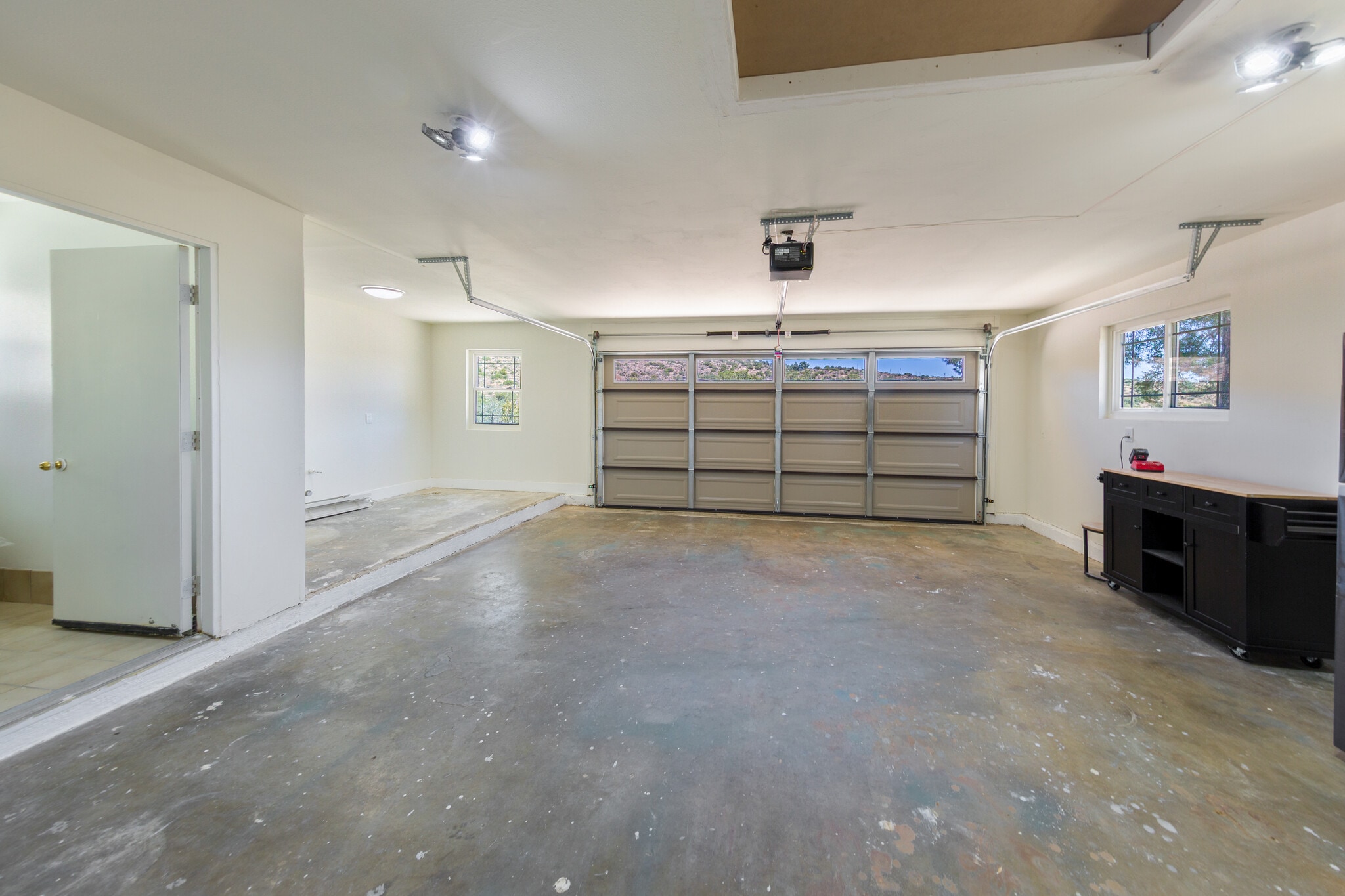 Building Photo - 6401 Hubbard Rd