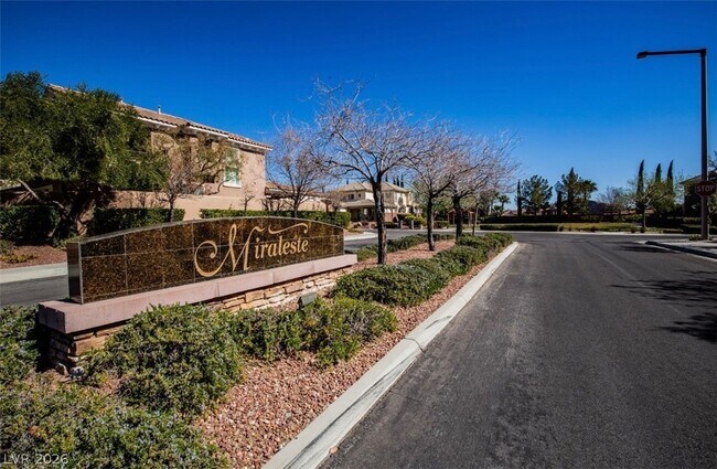 Building Photo - 834 Roseberry Dr