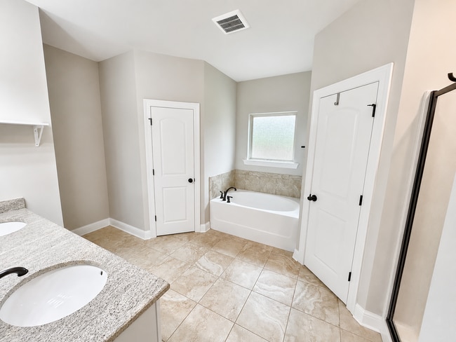 Building Photo - 11660 Brookstone Dr