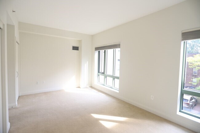 Building Photo - 24 2nd St