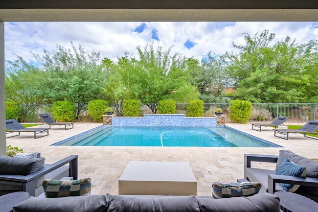 Building Photo - 8742 E Woodley Way