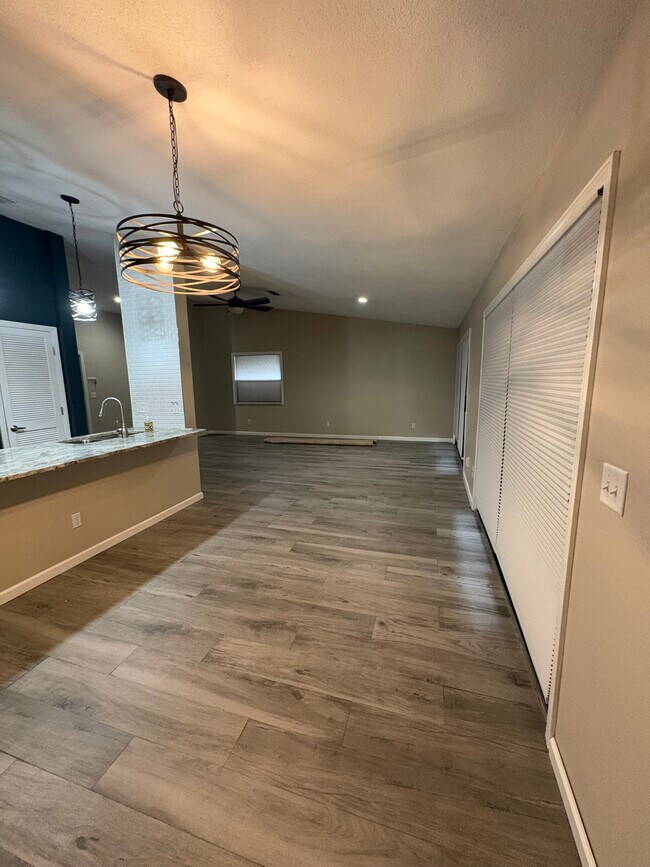 Building Photo - 6 Santiago Ct