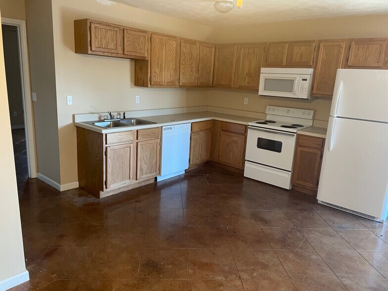 Building Photo - 765 Old Mayhew Rd