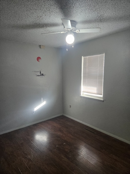 Building Photo - 630 E St Vrain St