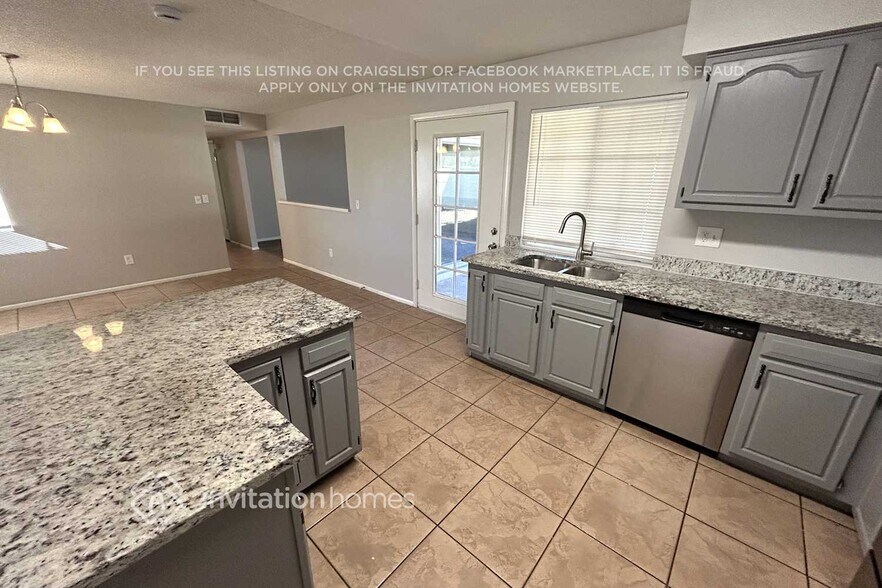 Building Photo - 5552 W Carol Ave