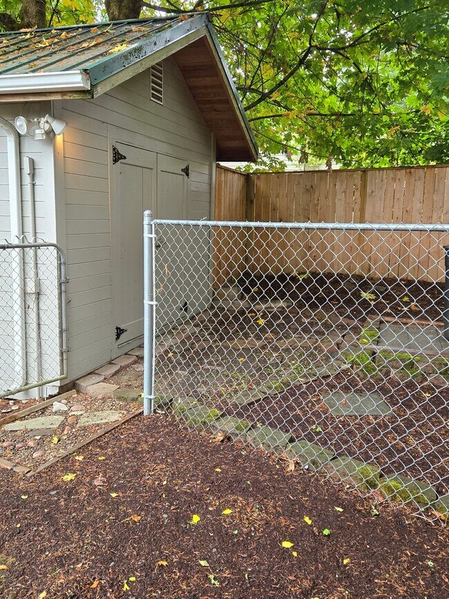 Building Photo - Large lot with tons of storage !  3 br , 2 bth + office+ 2  Car-garage + 2 Wooden Sheds