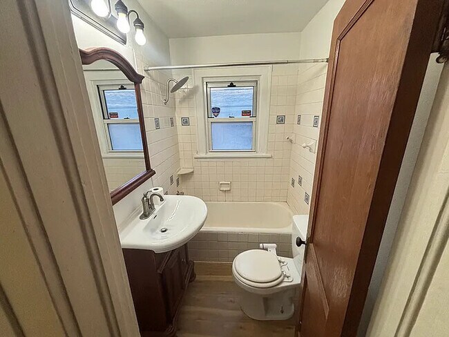 Building Photo - 635 N Chautauqua Ave