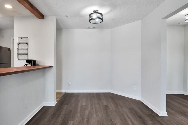 Building Photo - Freshly Painted! New Luxury Vinyl Plank Floors! Updated Lighting! Pool View Unit! Cape Cottages C...