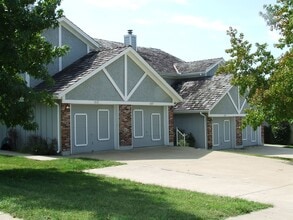 Building Photo - 4 unit complex