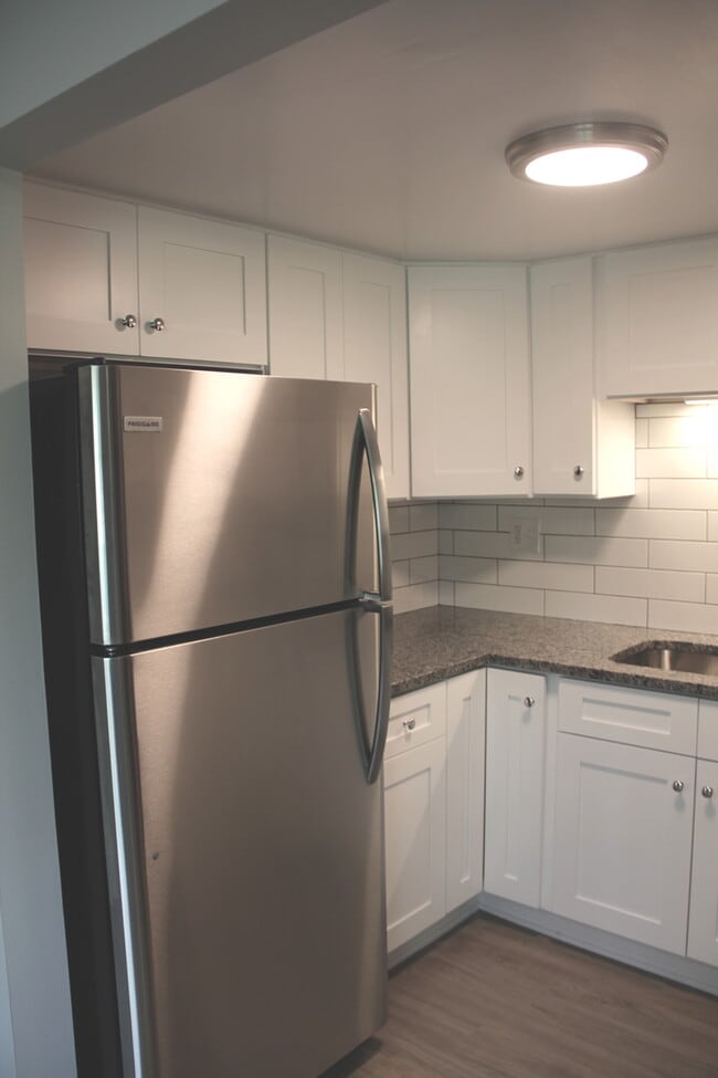 Building Photo - 329 Kimbell Ave