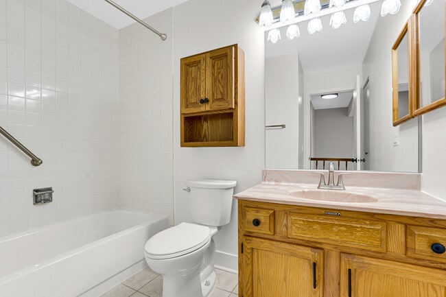 Building Photo - 133 White Branch Ct S