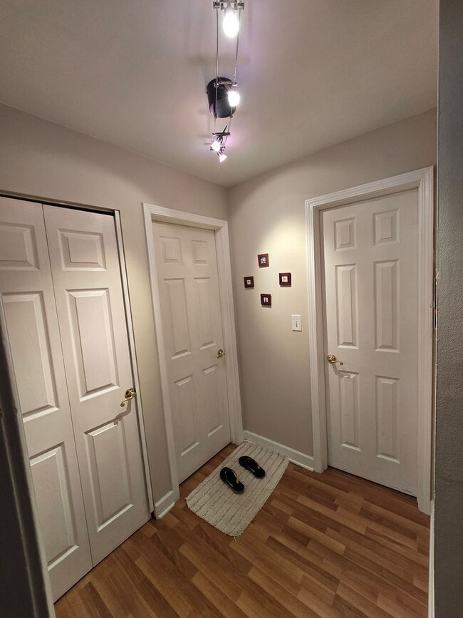 Building Photo - 238 E Bailey Rd