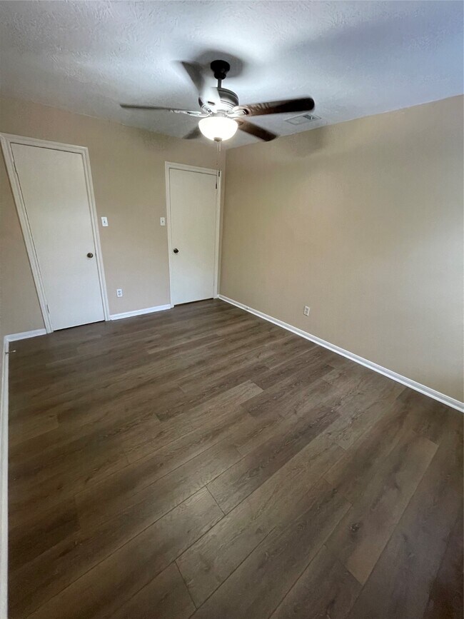 Building Photo - 4527 Geneva Dr