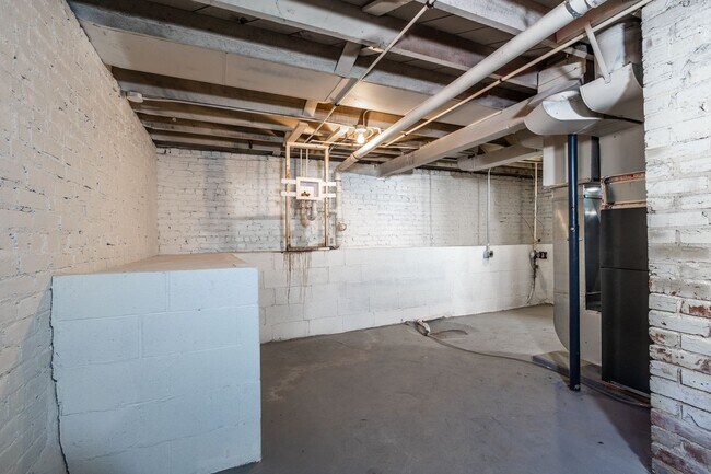 Building Photo - An Adorable 2BD/1BA Home That Has Been Renovated