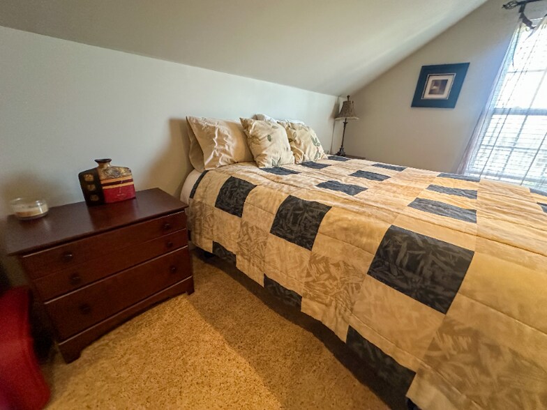 Building Photo - 288 38th Ave N