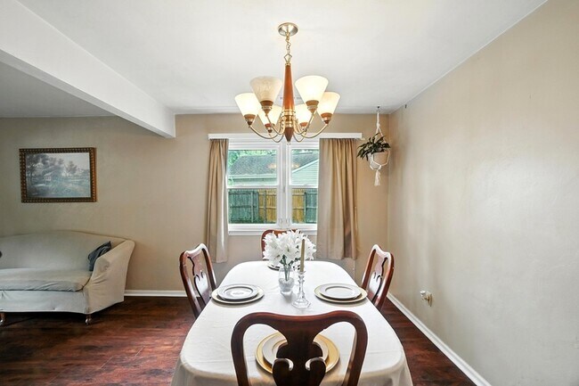 Building Photo - 1308 Summerset Ct