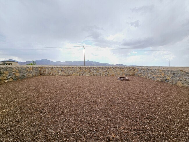 Building Photo - Beautiful 4 bedroom 2.5 bath home in Northeast El Paso!