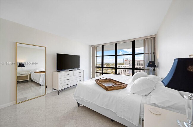 Building Photo - 2017 S Ocean Dr