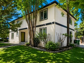 Building Photo - Midtown Flats - Duplex