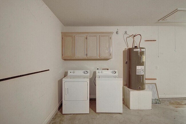 Building Photo - 3805 Julia Cir