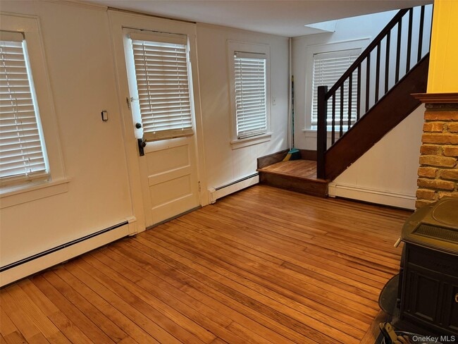 Building Photo - 182 Maple Hill Rd