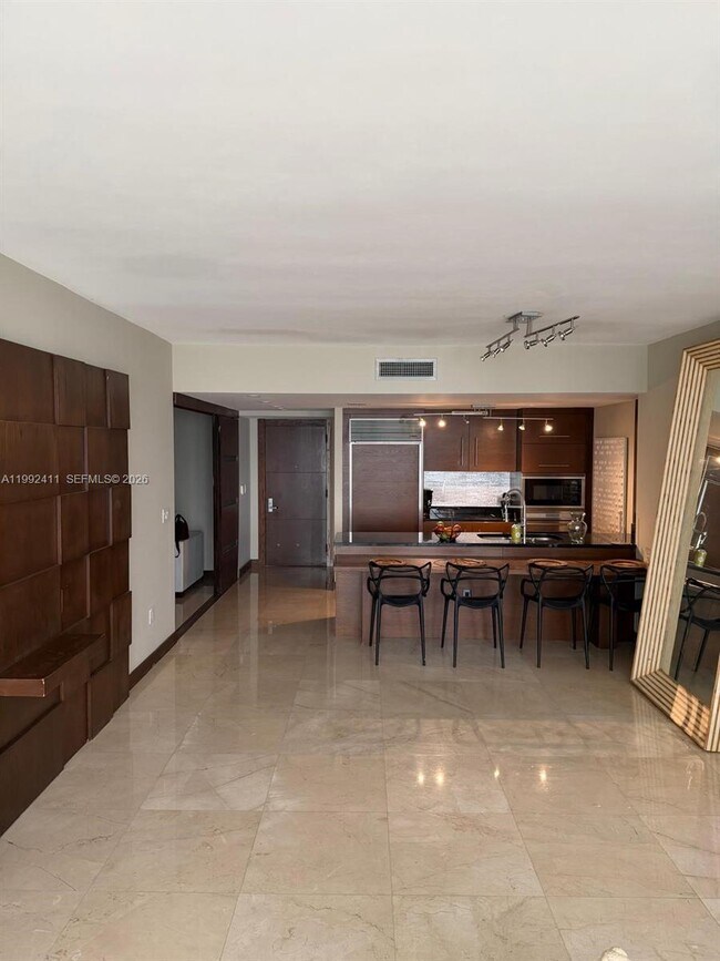Building Photo - 465 Brickell Ave