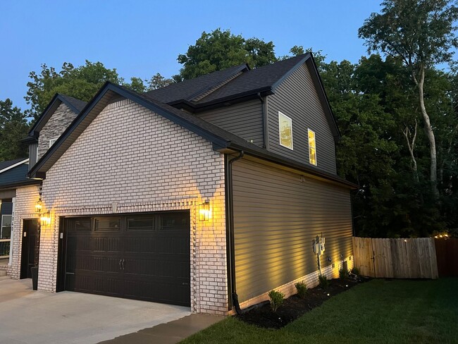 Building Photo - 1040 Harrison Way