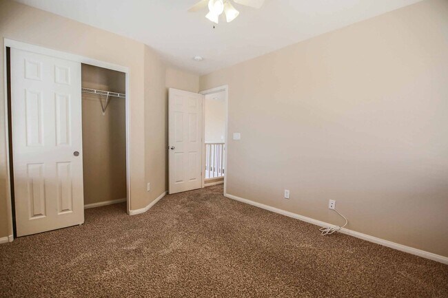 Building Photo - Luxurious Retreat in the Heart of Las Vegas