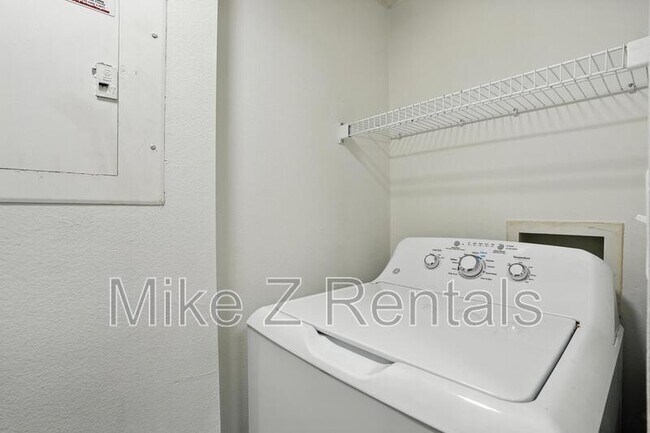 Building Photo - 8880 Colonnades Ct W