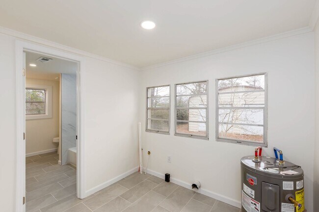 Building Photo - 2 Bedroom Charmer in heart of Columbiana