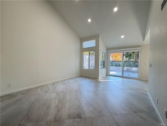 Building Photo - 25032 Sanoria St