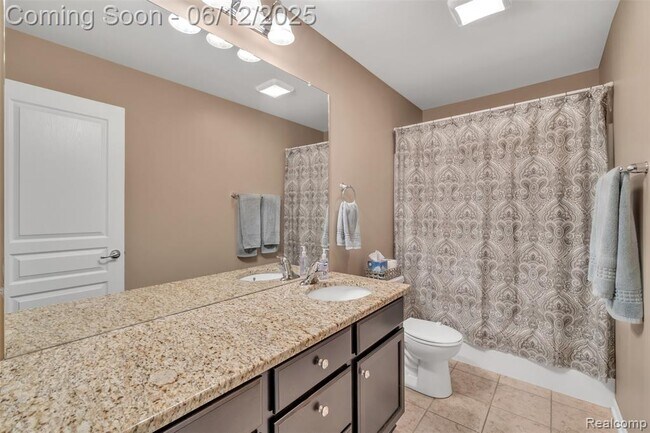 Building Photo - 15745 Diamante Dr