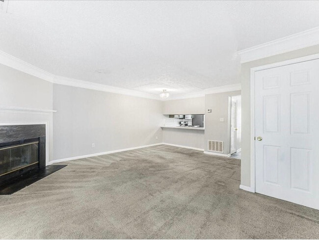 Building Photo - 5910 Hampton Ct