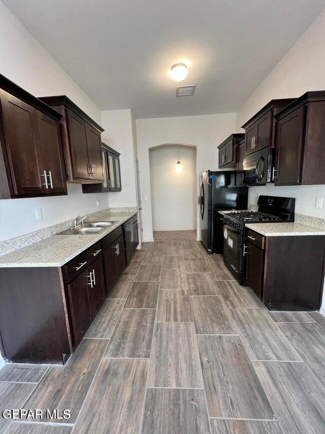 Building Photo - 461 Villa Ysleta