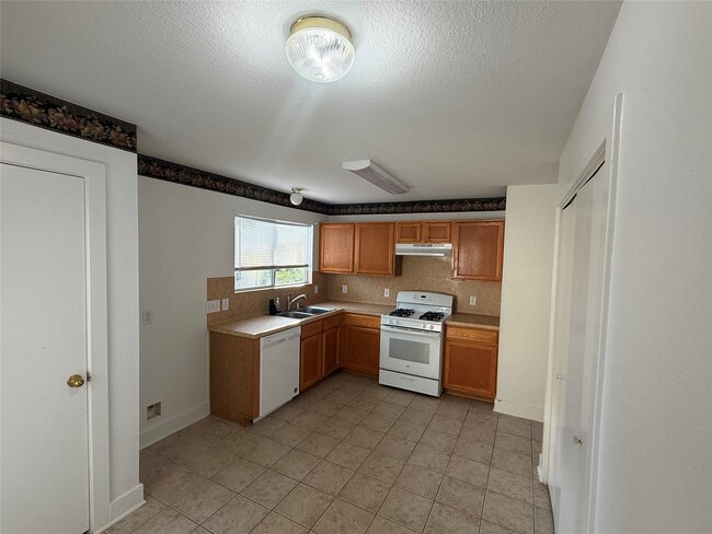 Building Photo - 809 Dragonfly Dr