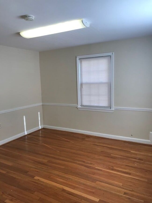 Building Photo - Gorgeous Cheverly Colonial With a Finished  Basement! 3 Beds and 1.5 Baths!